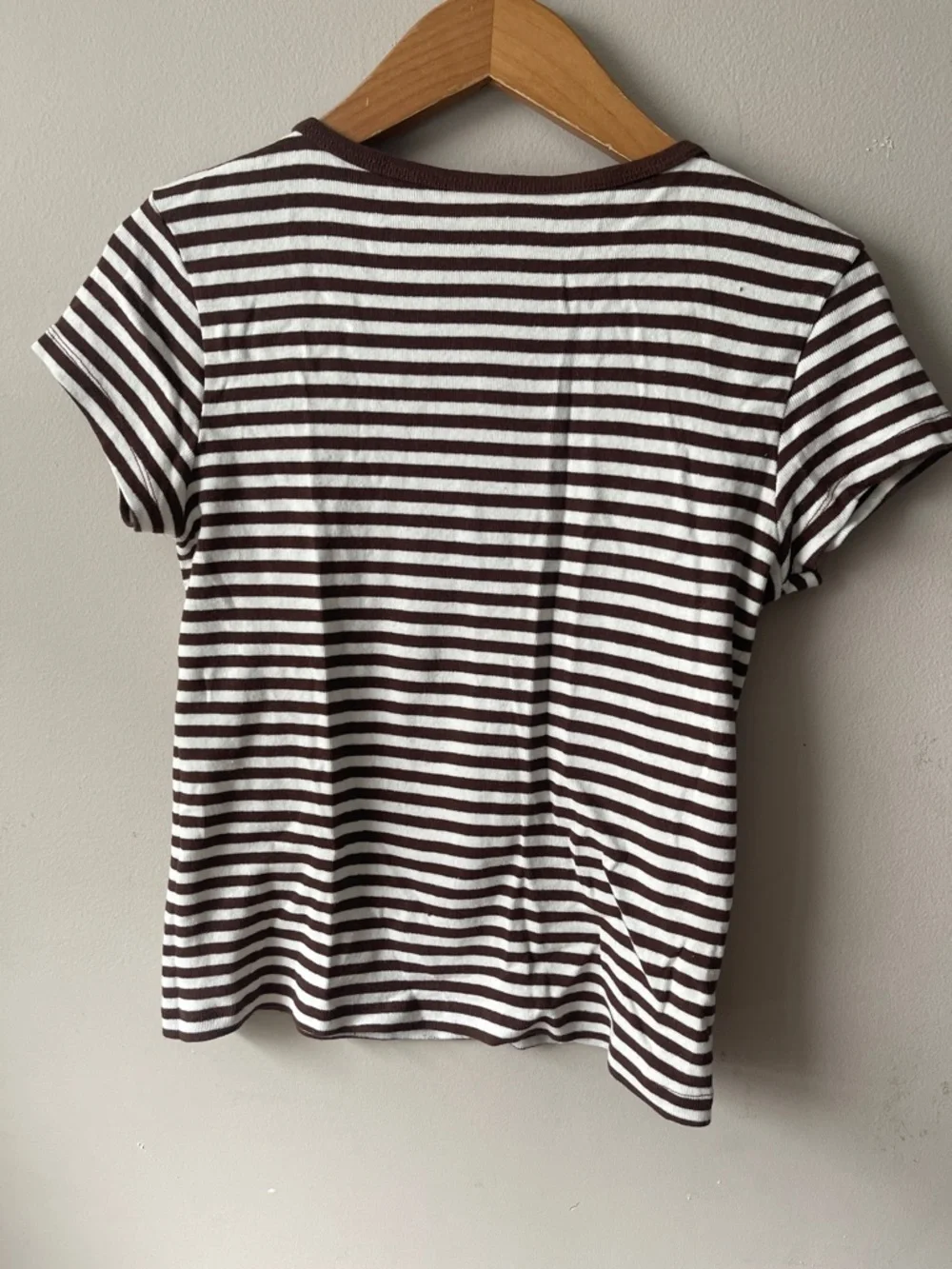 Brandy Melville Brown and White Striped Crewneck Tee - Picture 3 of 3
